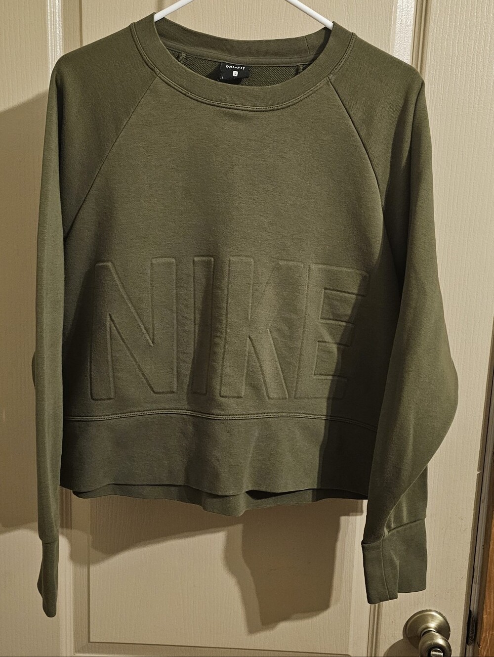 Nike Versa Crew Cropped Training Sweatshirt Olive Green With A Raised Logo Large